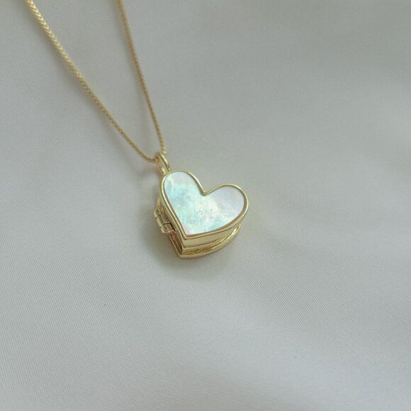 While Pearl Shell Heart Locket Necklace - Picture 3 of 5